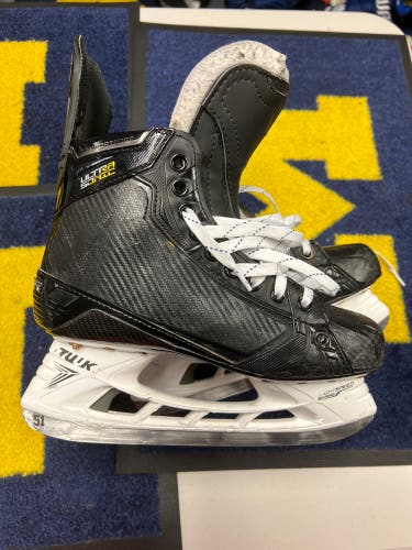 Used Bauer Extra Wide Width Pro Stock Size 7 Supreme UltraSonic Hockey Skates