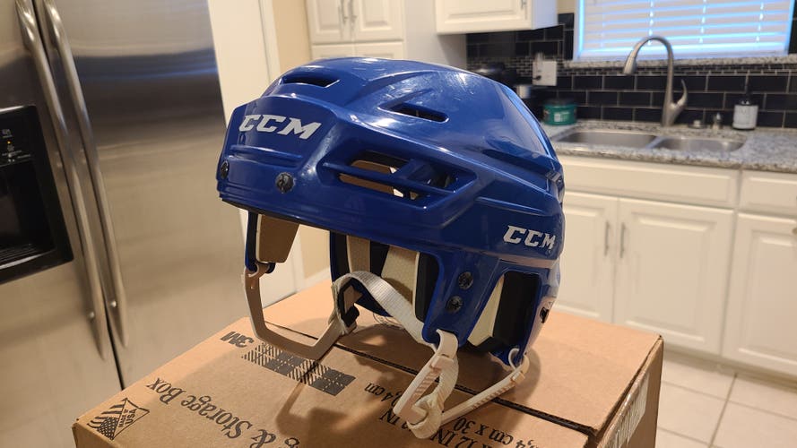 Used Medium CCM Resistance 110 Helmet