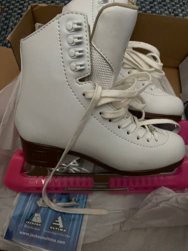 Used Jackson Ultima Size 4 Figure Skates