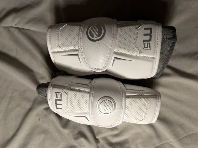 Used Medium Maverik M5 Arm Pads