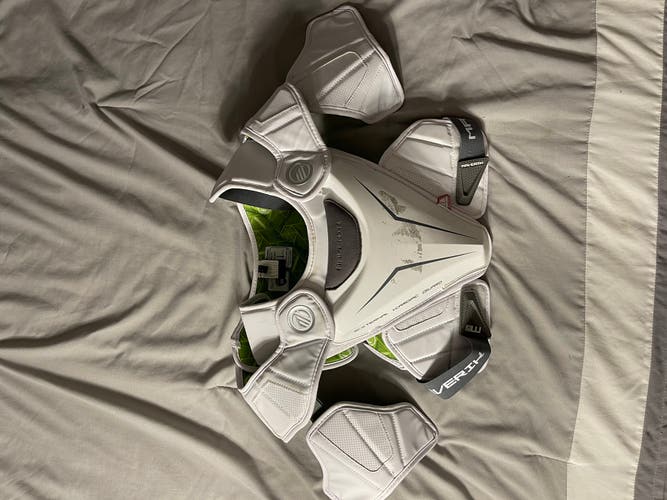 Used Medium Maverik M5 Shoulder Pads