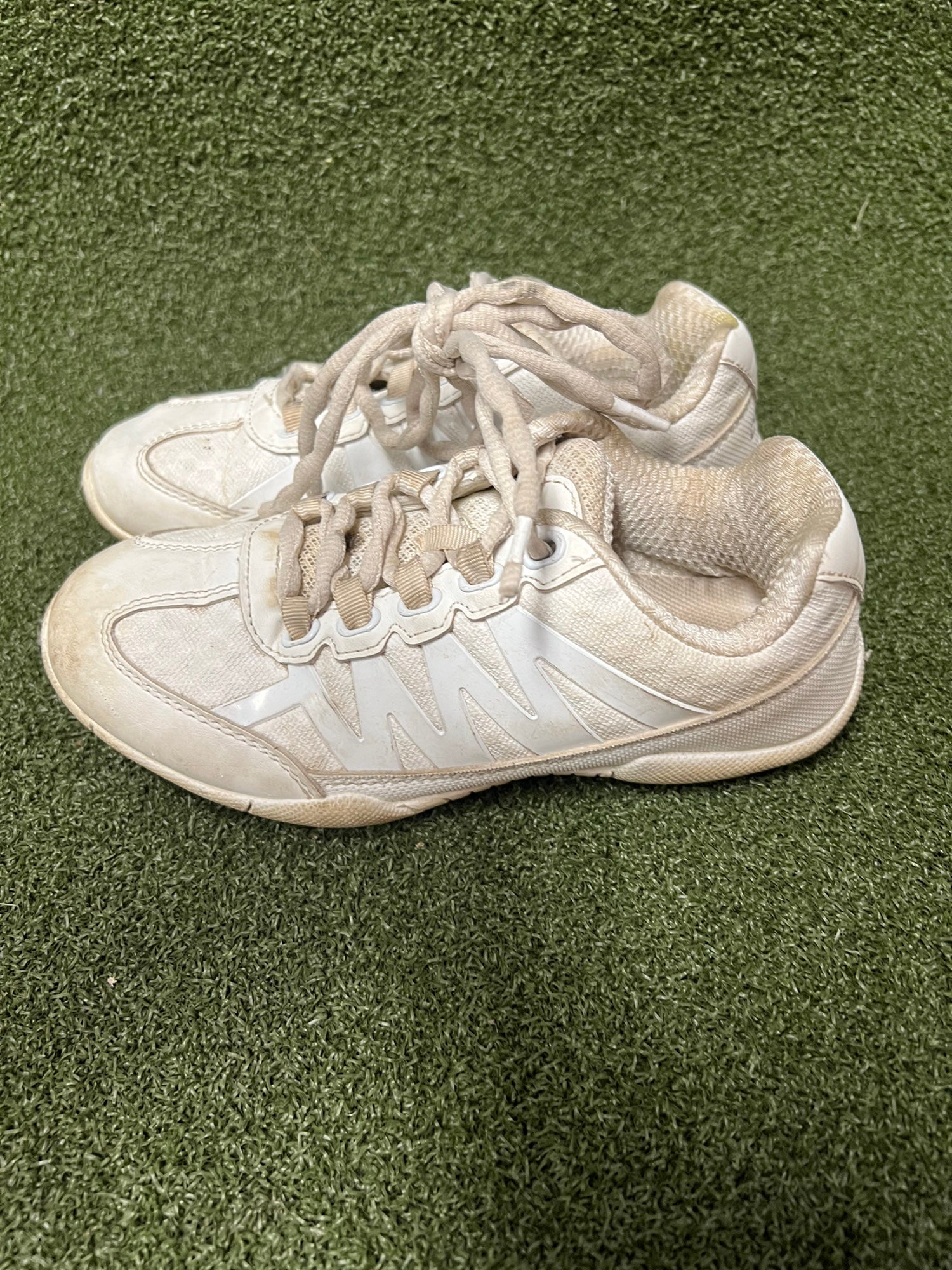 Chasse Cheer Shoes for Sale in Bennington, NE - OfferUp