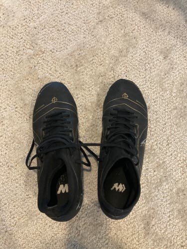 Men's Size 8.0 (Women's 9.0) Nike Cleats