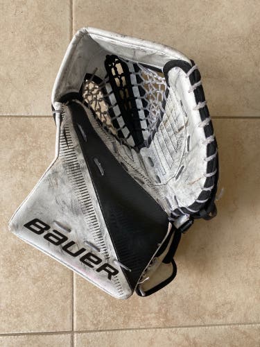 Used Regular Bauer Supreme S29 Glove