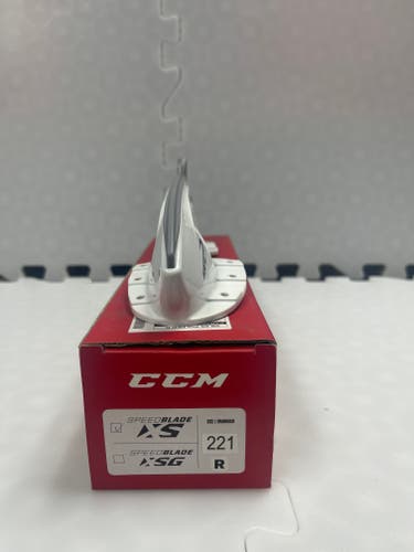 New CCM SB XS 230 mm Right Holder