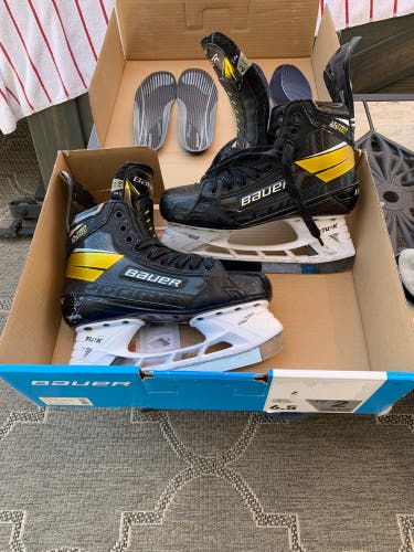 Used Bauer  Size 6.5 Supreme UltraSonic Hockey Skates