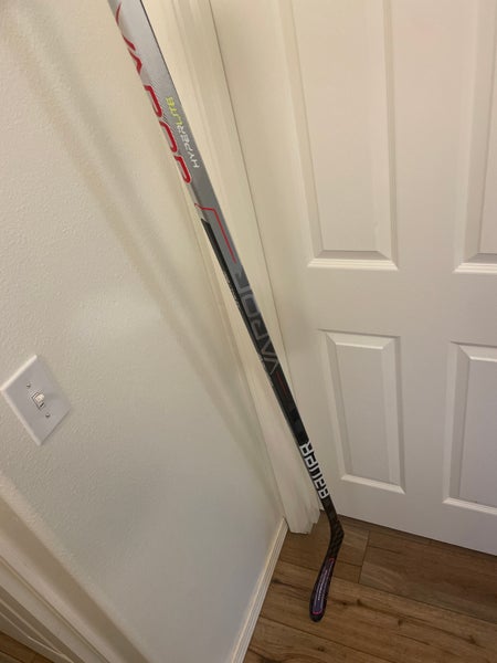 New Senior Right Handed P28 Vapor Hyperlite Hockey Stick