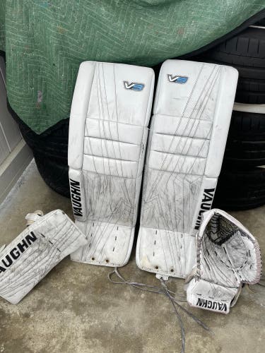 34" Vaughn Pro Carbon Velocity V9 Goalie Leg Pads And Glove Blocker