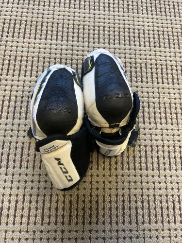 Used Large CCM Tacks Elbow Pads