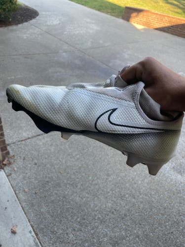 White Men's Molded Cleats Low Top Vapor