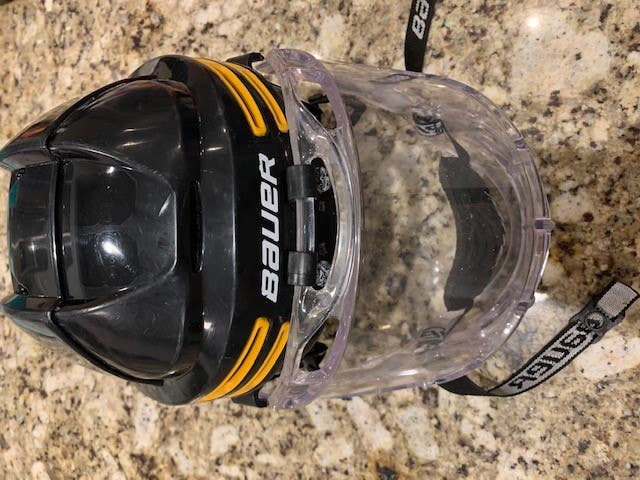 Used Medium Bauer Re-Akt 75 Helmet