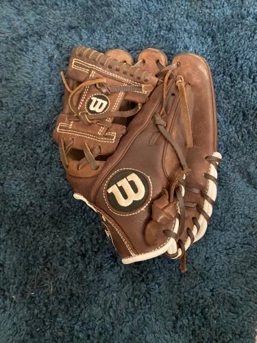 Used Right Hand Throw 11.5" A900 Baseball Glove