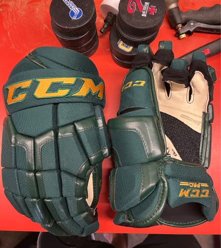 CCM 14" HG50 New, University Of Vermont Gloves