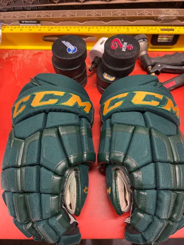 CCM 14" University Of Vermont Used Pro Stock HG50 Gloves