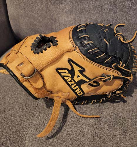 Used Right Hand Throw Mizuno Catcher's Power close Baseball Glove 32.5"
