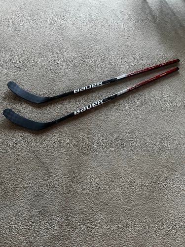Senior Right Handed P92M Pro Stock Vapor Hyperlite Hockey Stick
