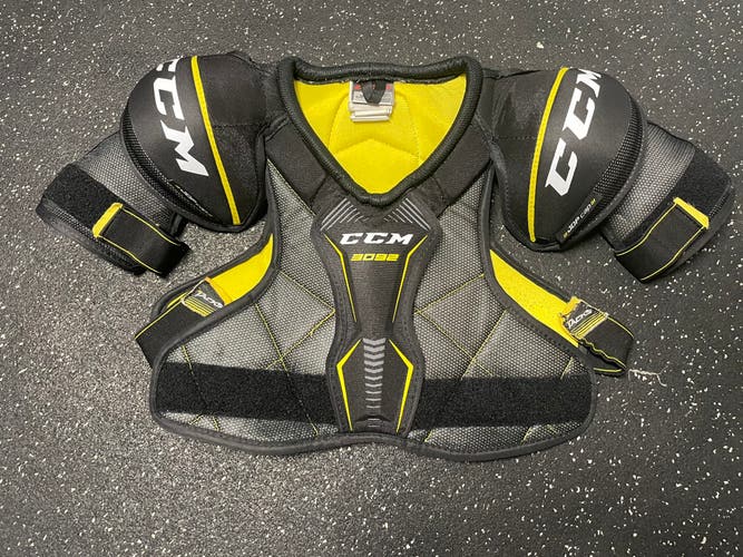 Junior Medium CCM Shoulder Pads