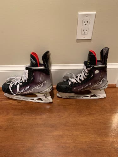 Used Bauer Regular Width  Size 8 Vapor Hyperlite Hockey Skates