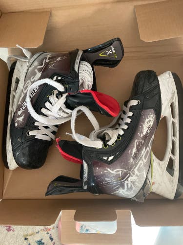 Used Bauer Regular Width Size 8 Vapor Hyperlite Hockey Skates