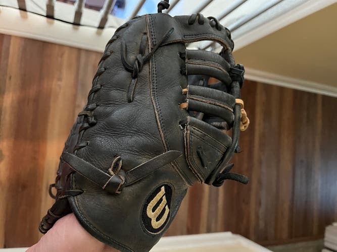 First Base  A2000 Baseball Glove