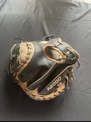 Right Hand Throw 33.5" A2000 Catcher's Glove