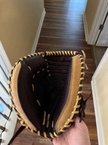 Mizuno left handed throw catchers mitt