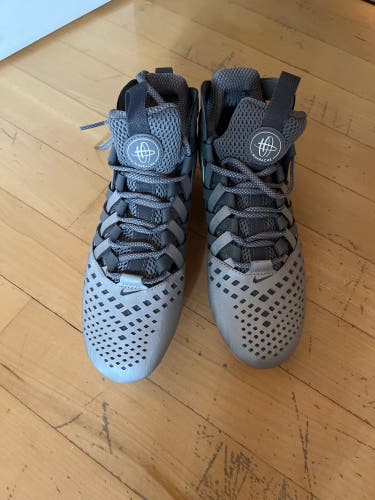 Brand New Gray Size 8.5 Nike Huarache 5