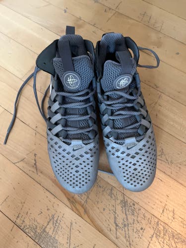 Like New Size 8.5 Nike Huarache 5