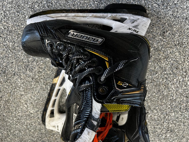 Junior Used Bauer Supreme 2S Hockey Skates Regular Width Size 4 w/TI pulse blades
