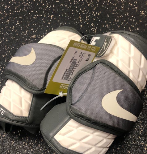 Nike VAPOR ELITE Arm Guards Medium