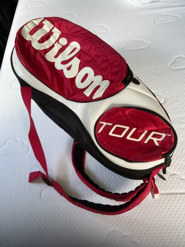 Wilson Tour Moisture Guard Thermo Guard  6 Racquet Tennis Bag Red/White/Black