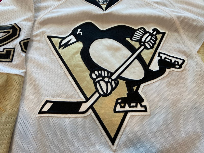 Reebok Pittsburgh Penguins Men's Ultimate Heathered Black Center Ice Locker  Room T-Shirt