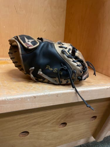 Used Right Hand Throw 33" CM3000SBT Catcher's Glove