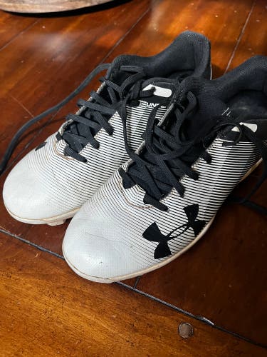 Under Armour youth baseball cleats