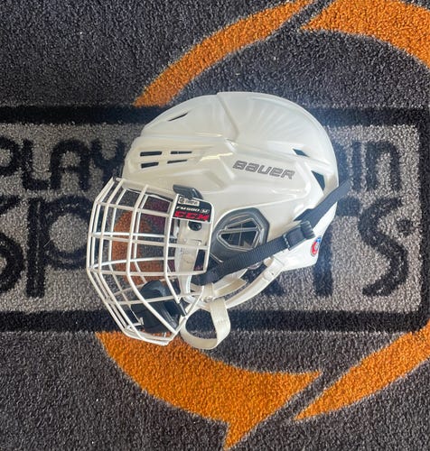 Bauer Re-akt 95 Medium White Helmet