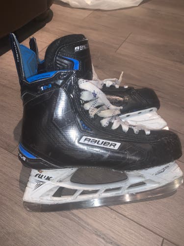 Senior Bauer Size 8 Hockey Skates