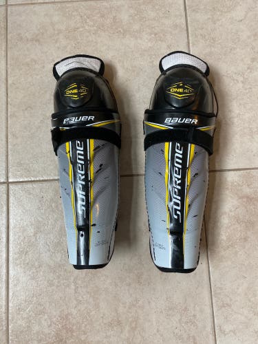 Used Junior Bauer Supreme 140 Shin Pads
