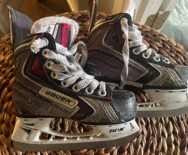 Used Bauer Extra Wide Width Size 11 Hockey Skates