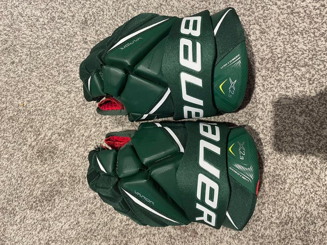 Used Bauer vapor x2.9 gloves