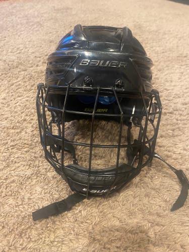 Used Medium Bauer  Re-Akt 150 Helmet