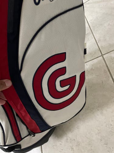 Cleveland Golf  Stand Bag  With shoulder strap and rain