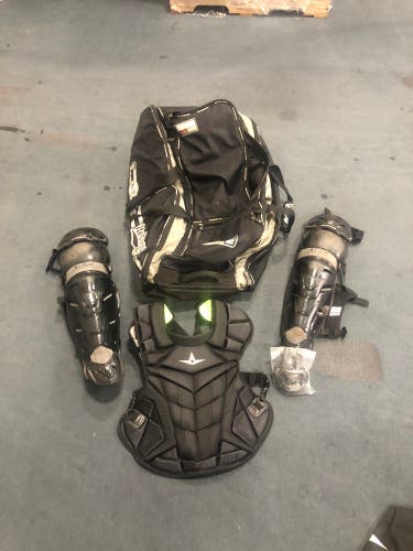 All star chest protector and leg guards and no errors catchers bag all in good  condition
