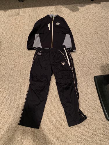 Pittsburgh Penguins Team Issued Track Suit, Men’s Large Pants and Jacket w/ Penguins Accessory Bag