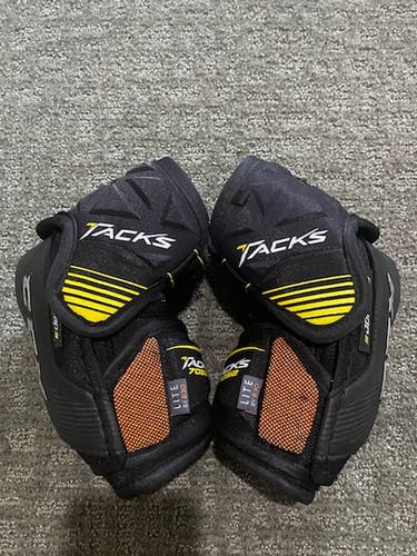 Barely Used like Brand New condition size Large CCM Tacks 7092 Elbow Pads