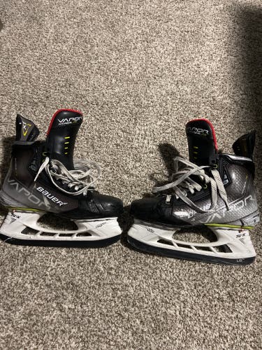 Used Bauer  Size 5.5 Vapor Hyperlite Hockey Skates