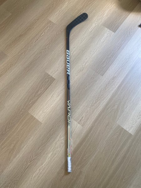 *LIKE NEW* Senior Right Handed P92 Vapor Hyperlite Hockey Stick