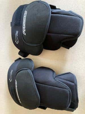 New Passau Goalie knee guards