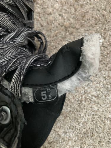 Junior Used Bauer Elite Hockey Goalie Skates Regular Width Size 5.5