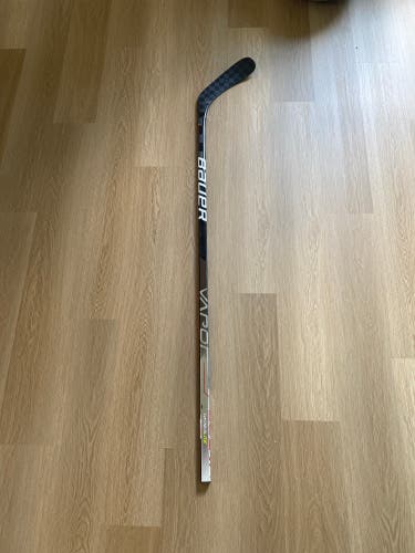 Senior Right Handed P29 70 Flex Vapor Hyperlite Hockey Stick
