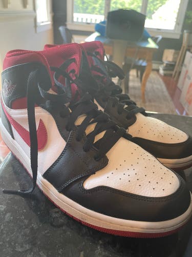 Red Men's Size 11.5 (Women's 12.5) Air Jordan Jordan 1 mid Shoes